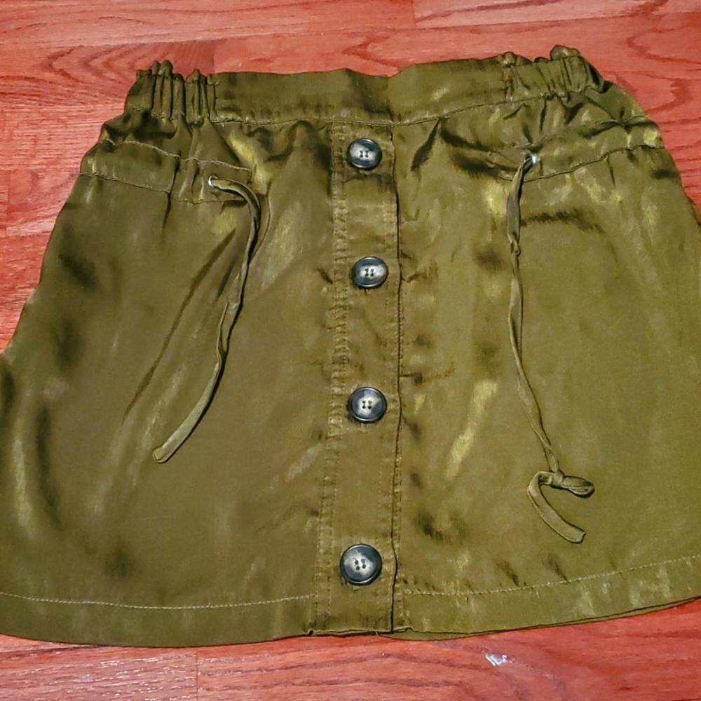 Womens Lulus silky skirt olive skirt sz M
